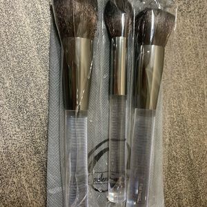 Opulent beauty brushes